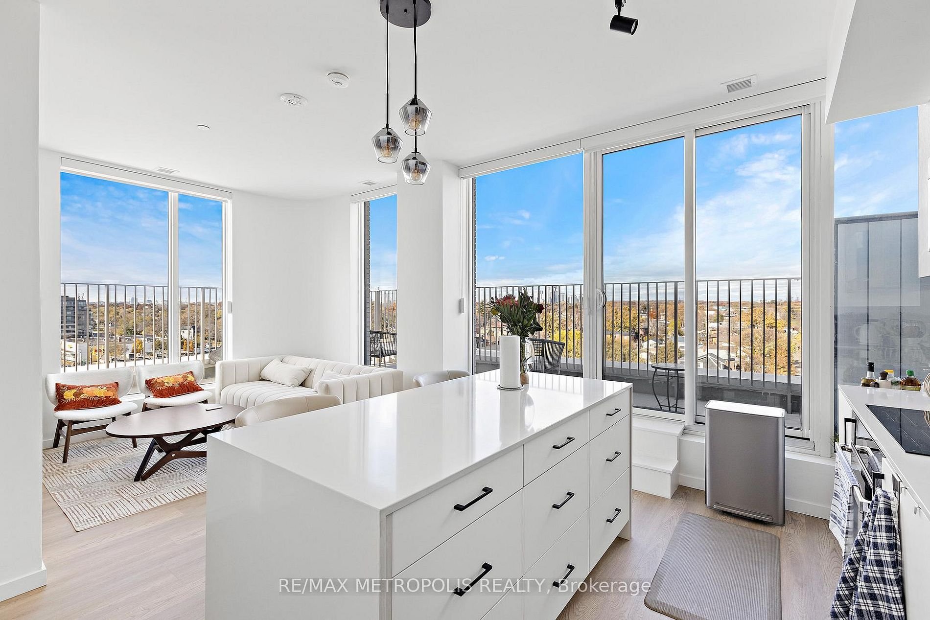 689 The Queensway PH Level | Leased